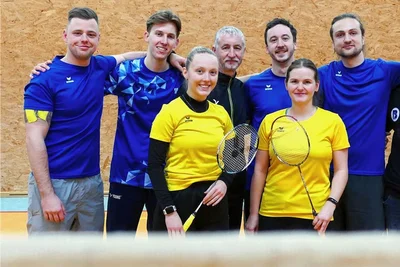 Dürfen sich über Platz 5 in der Sachsenliga freuen: Tim Kuchinke, Moritz Höppner, Bara Senfeldova, Roy Rötzer, Georg Rötzer, Nathalie Seidel, Tom Dietel und Chris Wenzel (von links) vom Badminton-Verein Marienberg. 
