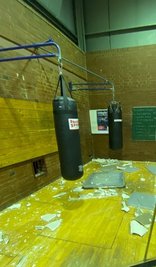 In der Boxhalle fielen Platten der Zwischendecke auf den Holzboden.