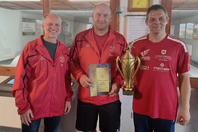 Jens Voigtländer, Marcel Berthold, Axel Mißbach (v. l.) sowie Torsten Herbst, der nicht mit auf dem Foto zu sehen ist, gewannen das Finalturnier des Jordan-Cups.