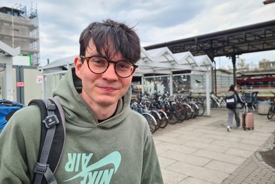 Von Dresden nach Zwickau vier Mal umsteigen: Max Hoffmann kam mit dem Bus aus Prag in Dresden an. Bis Zwickau brauchte er noch einmal zwei Stunden und 45 Minuten.