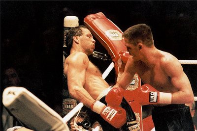 27. Mai 1995 in Dortmund: Rocchigiani setzt Henry Maske (li.) schwer zu, verliert aber nach Punkten.