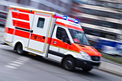 Beim Herzinfarkt geht es um jede Minute. In Chemnitz und dem Erzgebirge wollen Rettungsdienst und Kliniken nun enger zusammenarbeiten. Dazu haben sie ein Netzwerk gegründet, das Abläufe in Notfällen verbindlich regelt und Standards festschreibt.