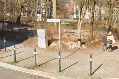 Am Gerhart-Hauptmann-Platz in Chemnitz wurde ein Straßennamenschild entwendet.