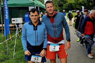 Günter Thieme (l.) und Robert Gehrmann beim Sri-Chinmoy-Friedenslauf 2025 in München.