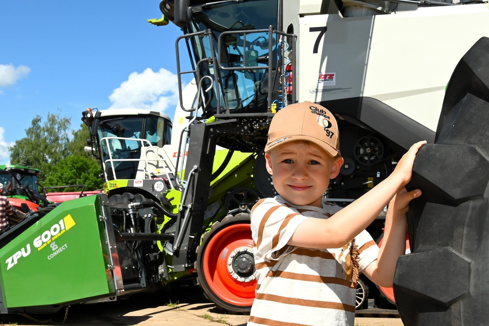 Agraset-Naundorf-Gut-10-000-Besucher-bei-Hoffest