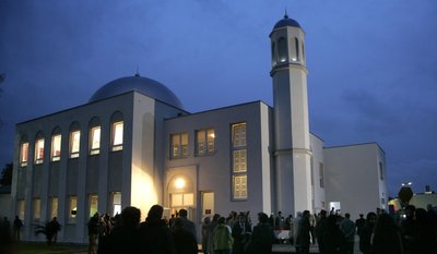 Die Ahmadiyya-Moschee in Pankow-Heinersdorf. Der erste Moscheebau in Ostdeutschland wurde im Herbst 2008 eingeweiht. Nun will die Ahmadiyya-Gemeinde auch in Leipzig bauen. Doch die Stadt hat über die Bauvoranfrage noch nicht entschieden. 