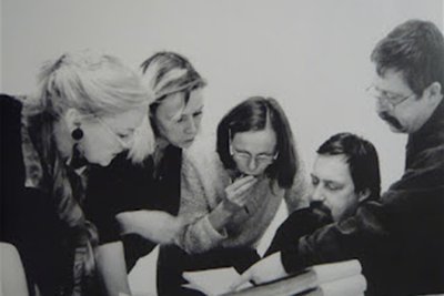 Jürgen Fuchs (sitzend) mit Eva-Maria Hagen, Pamela Biermann, Katja Havemann und Wolf Biermann (von links).