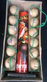 Zwölf kleine ungeprüfte Kugelbomben