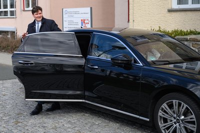 Als Minister hat Conrad Clemens Anspruch auf einen Chauffeur. Abhängig vom Ausgang des Prozesses um einen Geschwindigkeitsverstoß braucht er ihn womöglich bald öfter.