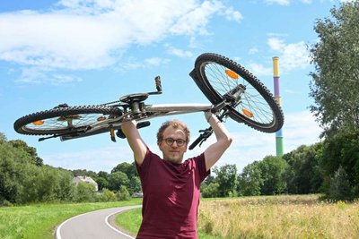 Der Chemnitztalradweg zwischen Bornaer Straße und Dammweg in Richtung Innenstadt. Johannes Fromm beim Test des Radweges.