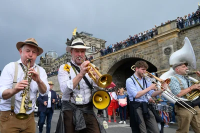 Das Terrassenufer in Dresden soll auch in diesem Jahr Schauplatz für das Dixieland Festival sein - trotz Absage der Straßenparade (