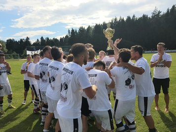 Die Fußballer des SC Syrau haben den Sternquell-Vogtlandpokal gewonnen. 