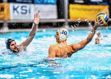 Max Beuchert (am Ball) bestreitet mit dem SVV Plauen das vorletzte Spiel des Kalenderjahres. Am Samstag sind die Plauener in Würzburg gefordert, eine Woche später kommt Poseidon Hamburg ins Vogtland.