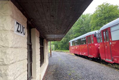 Der Zug hält in Zug: Der Bergstadtexpress macht’s möglich.