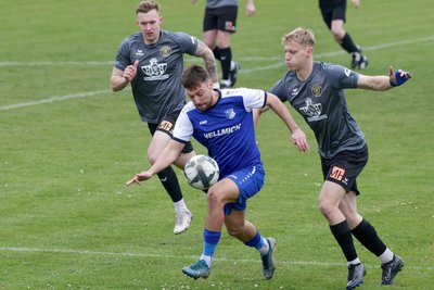 Für Domenic Knoll (am Ball) und den VfB Empor Glauchau stehen in dieser Saison noch vier Heim- und zwei Auswärtsspiele auf dem Plan. Das Foto entstand beim 0:0 gegen den VfB Auerbach.