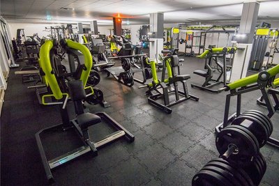 Zahlreiche Fitnessgeräte stehen im Kraftwerk 24 zur Auswahl.