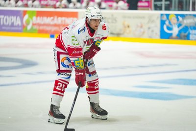 Für Verteidiger Mirko Sacher war die Partie in Ravensburg vorzeitig beendet.
