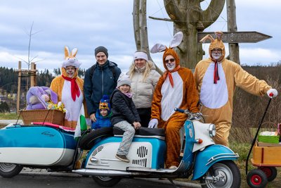 Neben den Osterhasen war auch der Roller ein beliebtes Fotomotiv.