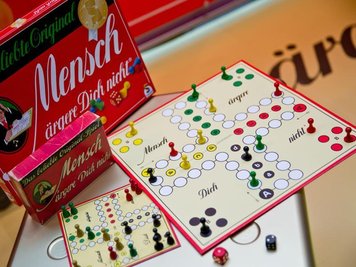            Zwei «Mensch ärgere Dich nicht» Spiele von Schmidt Spiele GmbH.