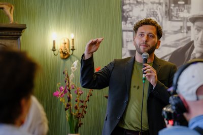 Meistens redet Banaszak, Wahlkampf ist schließlich immer.