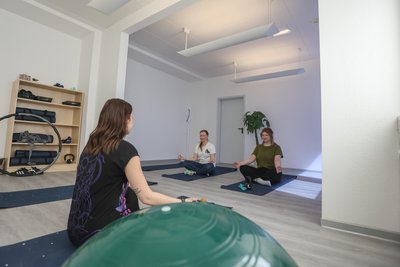 Im Sportraum soll es neben Pausenprogrammen auch Yoga-Kurse gegen.