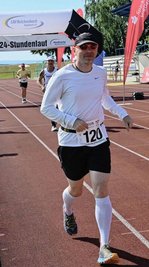 Jörg Bräuer ging den Ultra-Marathon gemächlich an, was sich am Ende für ihn auszahlte. 