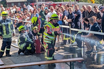 Feuerwehrfest in Nassau: Trotz vollem Einsatz reichte es bei der FFW Rechenberg-Bienenmühle nicht für die ersten drei Plätze.