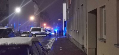 Nach einer Versammlung der sogenannten "Querdenker"-Bewegung in Plauen wurden Teilnehmer in insgesamt acht Fahrzeugen von der Polizei festgestellt. Sie erhielten Anzeigen.