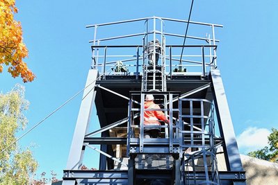 Der stählerne Förderturm soll nach den Arbeiten wieder weichen.