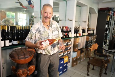 Seit 30 Jahren lädt Christoph Wiesner mit seinem "Maison des Vins" in Freiberg zum Weingenuss ein.