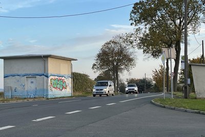 Das Hohe Kreuz im Oelsnitzer Stadtteil Lauterbach: Eine der Stellen, die für Radfahrer als unsicherer Knotenpunkt an einer Hauptverkehrsstraße gilt.