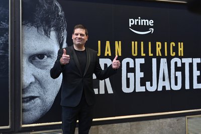 In der Amazon-Prime-Doku „Der Gejagte“ werden Jan Ullrichs Aufstieg, Fall und der Kampf zurück ins Leben gezeigt.