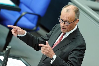 Bundeskanzler Friedrich Merz (CDU) stellt die Bundesbürger bei der Generaldebatte im Bundestag auf tiefgreifende Reformen ein, ohne jedoch konkret zu werden.