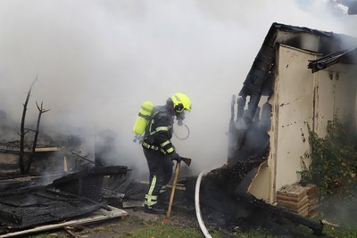 Ein Gartenhaus ist am Dienstagnachmittag in Chemnitz in Brand geraten.