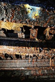 Zahn der Zeit: Die Feuchtigkeit nagt am Stollenausbau.