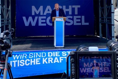 Sachsens AfD-Generalsekretär Jan Zwerg beim Wahlkampfauftakt in Dresden.