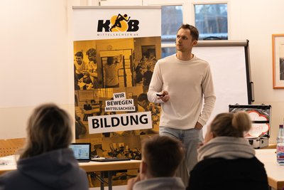 Marvin Schlegel bei seinem Vortrag „Druck meistern, Spitzenleistungen leben“ in Frankenberg.
