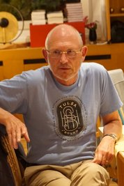 Herbert Quelle, ehemaliger Konsul in den USA, Musiker und Buchautor, bei seinem Vortrag am Mittwoch in Mühlleithen.
