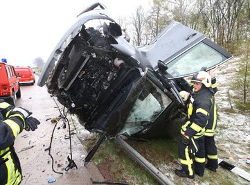 Mehrere Verletzte gab es am Montag bei einem Unfall auf der A 4 bei Hohenstein-Ernstthal
