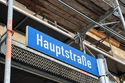 In der Diskussion um die Umbenennung von Straßen in Bösenbrunn geht es um vier Hauptstraßen (im Foto in Bösenbrunn) und zwei Drödaer Straßen.
