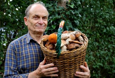 Frank Demmler hat gut lachen. Drei Stunden im Wald brachten zwei Körbe ein. Einer ist für eine Ausstellung reserviert, diese Maronen, Rotkappen und Steinpilze landen in der Pfanne.