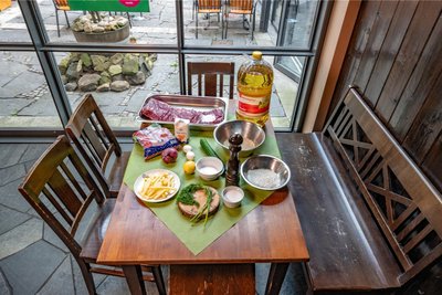 Diese Zutaten werden für das Schnitzel-Gericht benötigt. 
