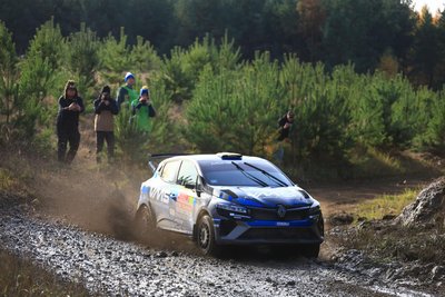 Auch bei der Lausitz Rallye gelang Carsten Mohe und Andrea Lieber in ihrem Clio der Tagessieg.