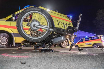 Der Autofahrer blieb unverletzt.