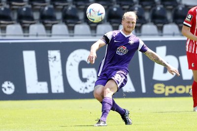 In der vergangenen Saison trafen beide Teams erstmals aufeinander, spielten zweimal unentschieden. Beim 1:1 in Freiburg brachte Marvin Stefaniak die Auer mit einem Freistoß in Führung.