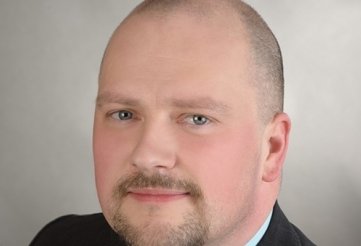 Daniel Bumberger wurde 1978 in Freiberg geboren, besuchte in Eppendorf die Schule und in Brand-Erbisdorf das Gymnasium. Er absolvierte eine Ausbildung zum Verwaltungsfachangestellten und arbeitet derzeit in der Gemeindeverwaltung Leubsdorf. Das Vorstandsmitglied des SV Eppendorf ist verheiratet, hat drei Stief- und zwei Pflegekinder.