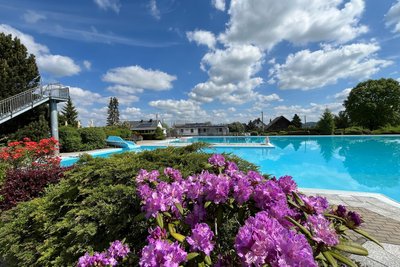 Ruhe vor dem Sturm: Am ersten Juni-Wochenende startet die Freibadsaison in Venusberg.