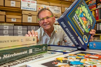 1960: Ralf Viehweg verhilft DDR-Spiele-Klassikern im Erzgebirge zu neuem Erfolg - Ralf Viehweg aus dem Erzgebirge hat die Marke Spika und damit DDR-Spiele-Klassiker wiederbelebt. Mit 66 Jahren hat er die Produktion 2026 in neue Hände gegeben.