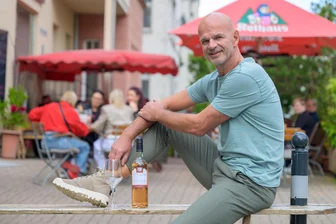 1967: Rico Steinmann: Fußball-Idol mit Weinlokal - Rico Steinmann, Inhaber der Weinstube auf dem Kaßberg in Chemnitz.