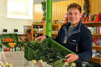 1991: Veganer Landwirt macht Hof bei Rochlitz zum Erfolgsprojekt - Daniel Hausmann in seinem Hofladen in Breitenborn.